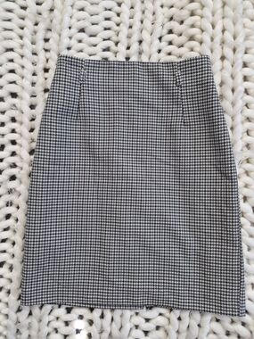 H&M Black and White Houndstooth Pencil Skirt